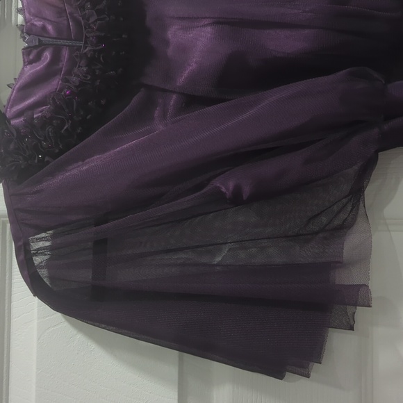 Purple gown - Picture 4 of 5